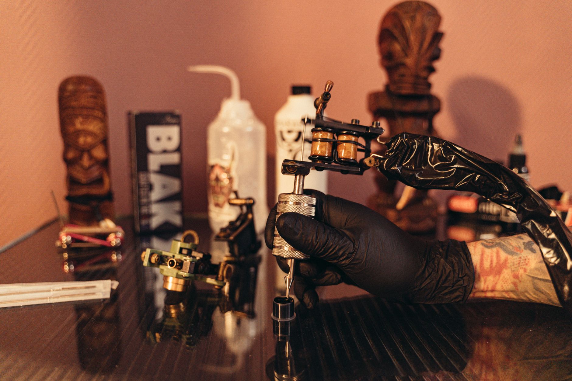 Tatoueur équipe à Mérignac